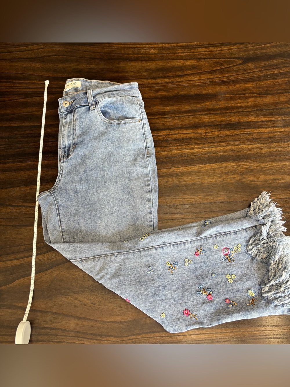 Charlie B Embroidered Fringe Hem Crop Jeans Floral Boho Size 10 - Picture 5 of 9